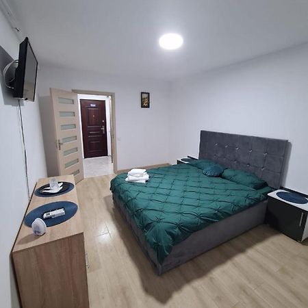Garsoniera Luxury Lorena Piteşti Exteriör bild