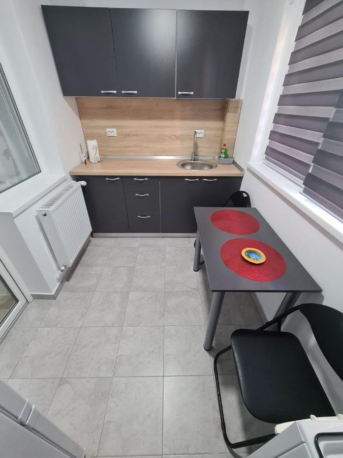 Garsoniera Luxury Lorena Piteşti Exteriör bild