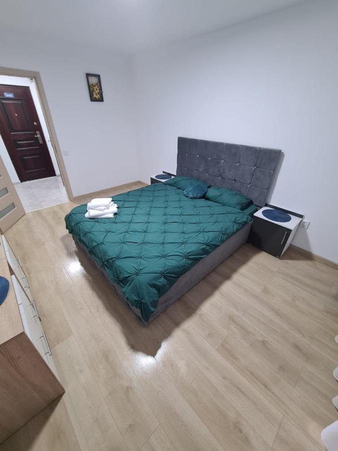 Garsoniera Luxury Lorena Piteşti Exteriör bild