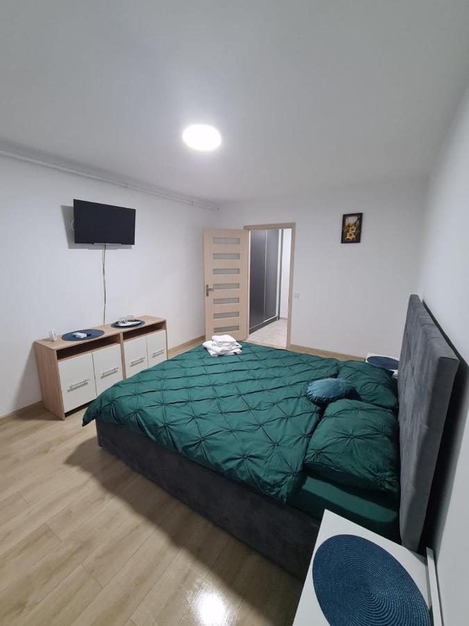 Garsoniera Luxury Lorena Piteşti Exteriör bild